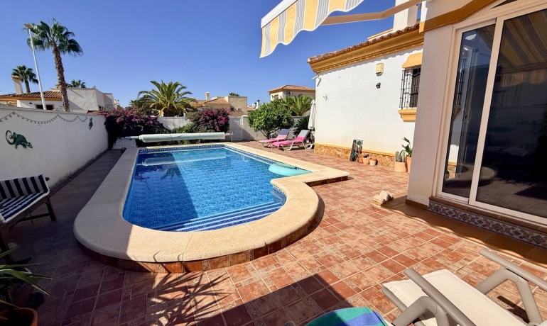 Sale - Villa -
Hondón de las Nieves - Hondón de las Nieves*