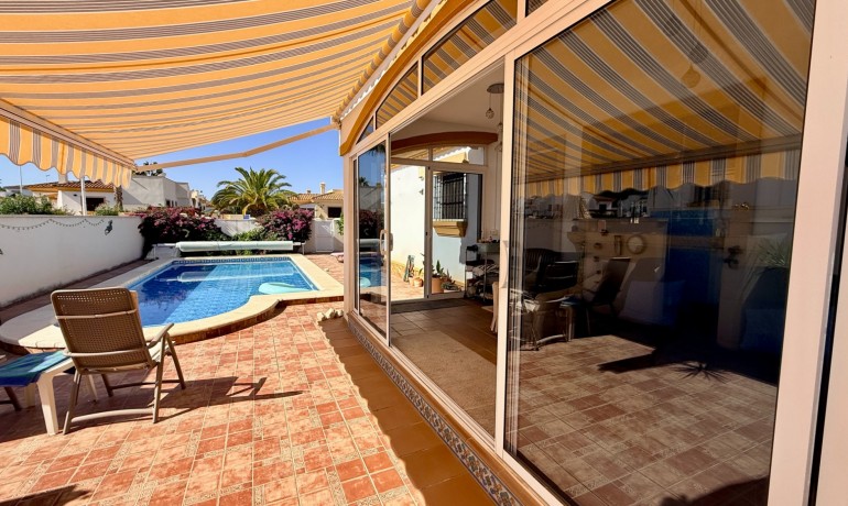 Sale - Villa -
Hondón de las Nieves - Hondón de las Nieves*