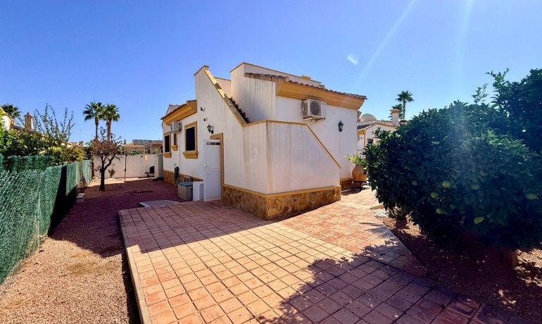 Sale - Villa -
Hondón de las Nieves - Hondón de las Nieves*