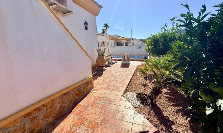 Sale - Villa -
Hondón de las Nieves - Hondón de las Nieves*