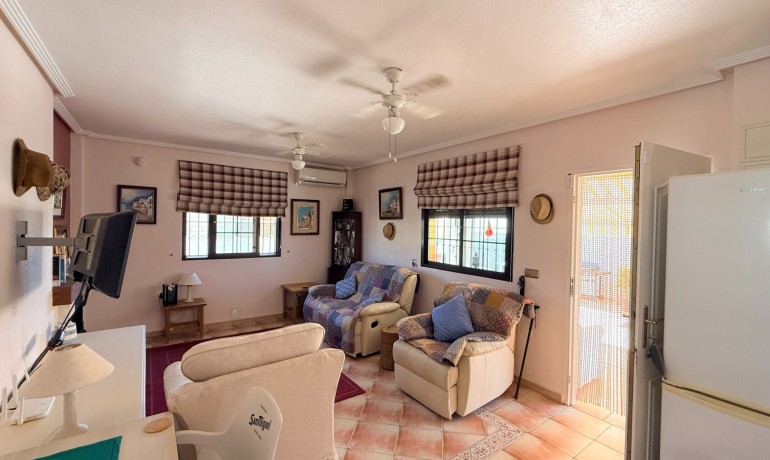 Sale - Villa -
Hondón de las Nieves - Hondón de las Nieves*