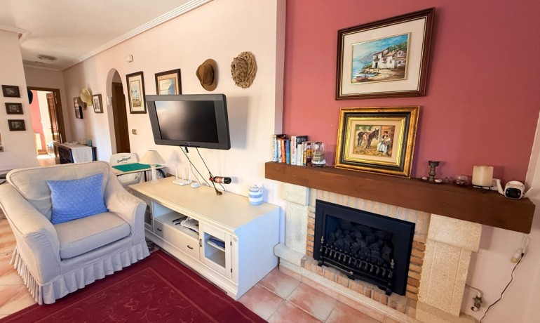 Sale - Villa -
Hondón de las Nieves - Hondón de las Nieves*