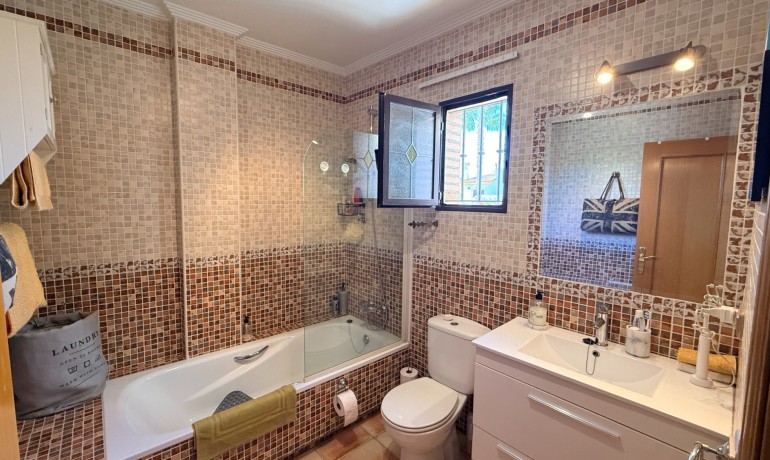 Sale - Villa -
Hondón de las Nieves - Hondón de las Nieves*