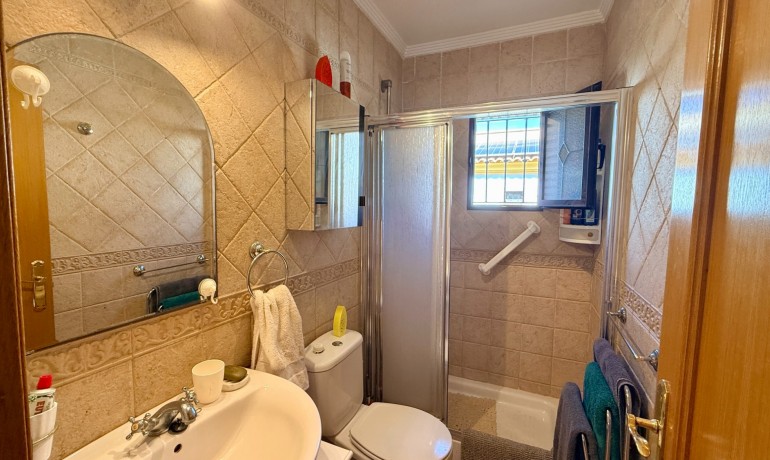 Sale - Villa -
Hondón de las Nieves - Hondón de las Nieves*