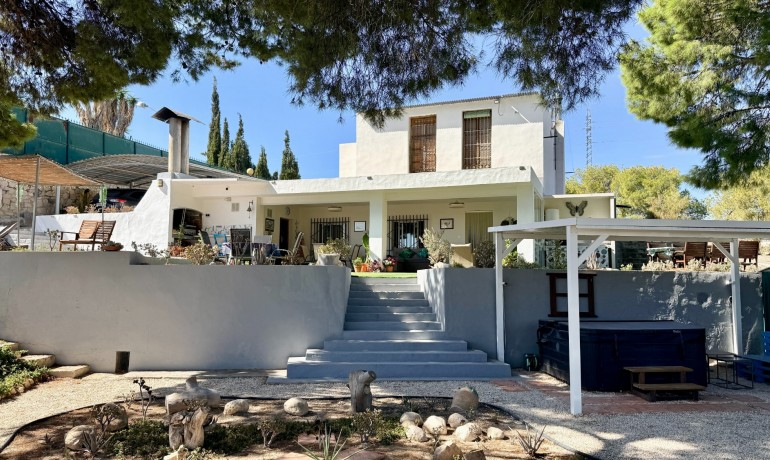 Herverkoop - Villa -
Elche* - Center