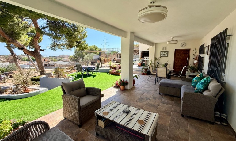 Herverkoop - Villa -
Elche* - Center