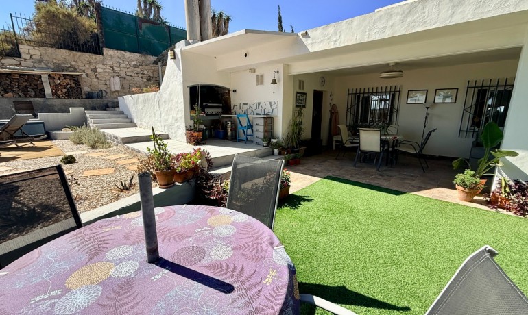 Herverkoop - Villa -
Elche* - Center