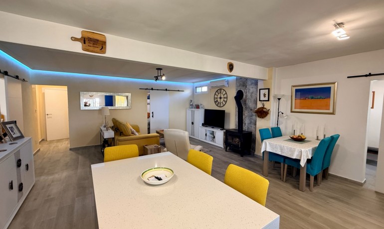 Herverkoop - Villa -
Elche* - Center