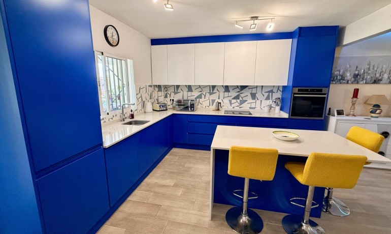 Herverkoop - Villa -
Elche* - Center