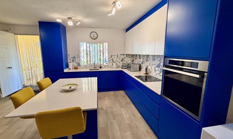 Herverkoop - Villa -
Elche* - Center