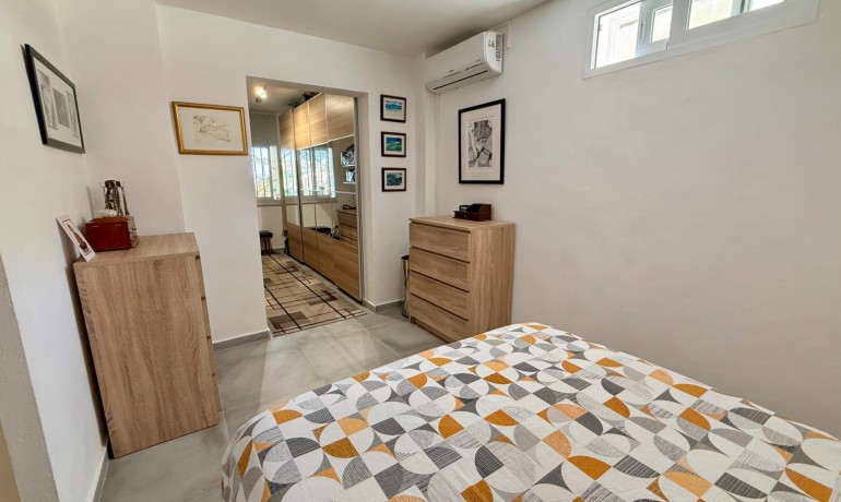 Herverkoop - Villa -
Elche* - Center