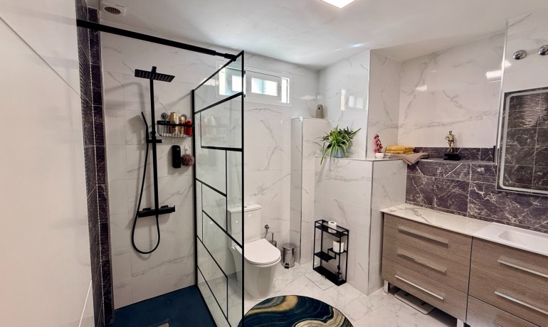 Herverkoop - Villa -
Elche* - Center