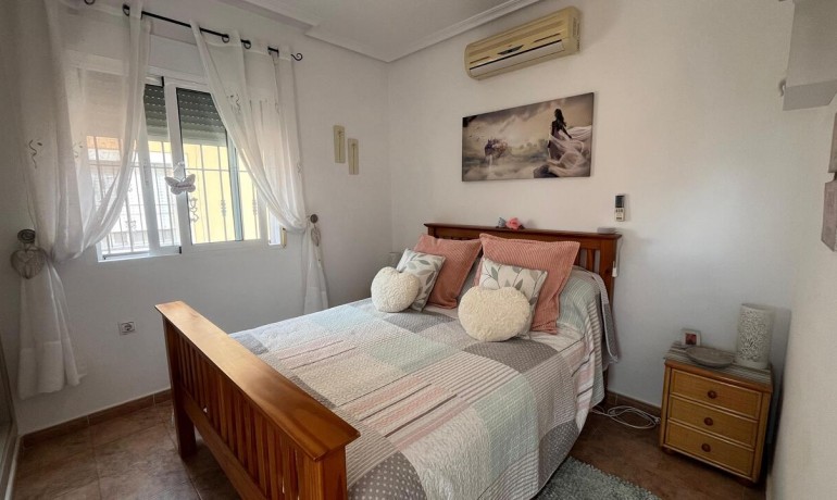 Venta - Villa -
Algorfa