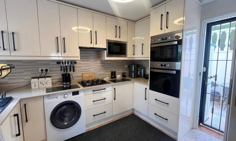 Venta - Villa -
Algorfa