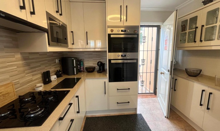 Venta - Villa -
Algorfa