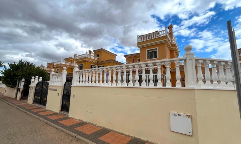 Venta - Villa -
Algorfa