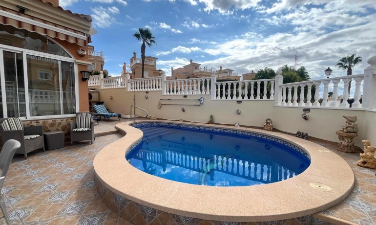 Venta - Villa -
Algorfa