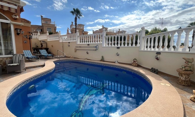 Venta - Villa -
Algorfa