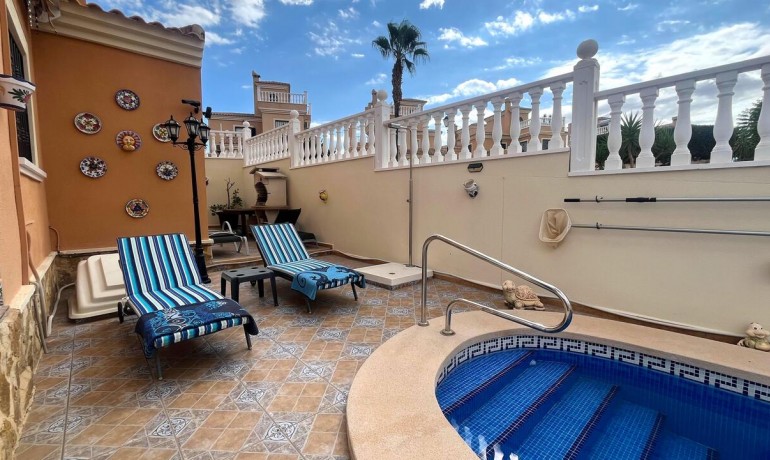 Venta - Villa -
Algorfa