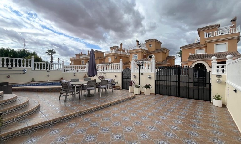 Venta - Villa -
Algorfa