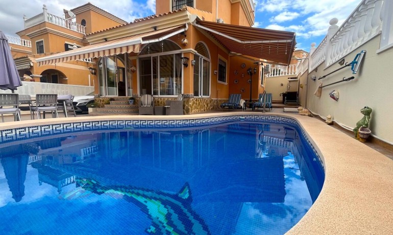 Venta - Villa -
Algorfa