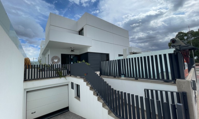 Herverkoop - Villa -
Dolores - ZONA NUEVA