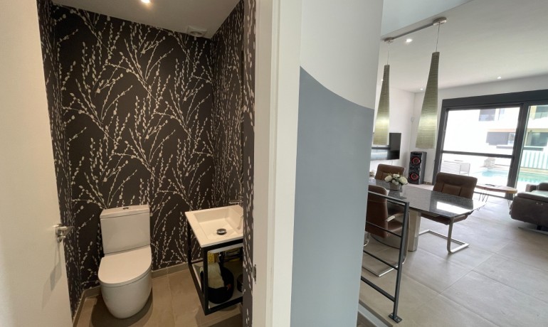 Herverkoop - Villa -
Dolores - ZONA NUEVA