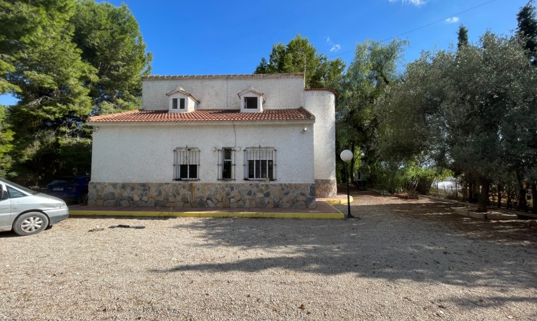 Herverkoop - Finca Country Property -
Albatera