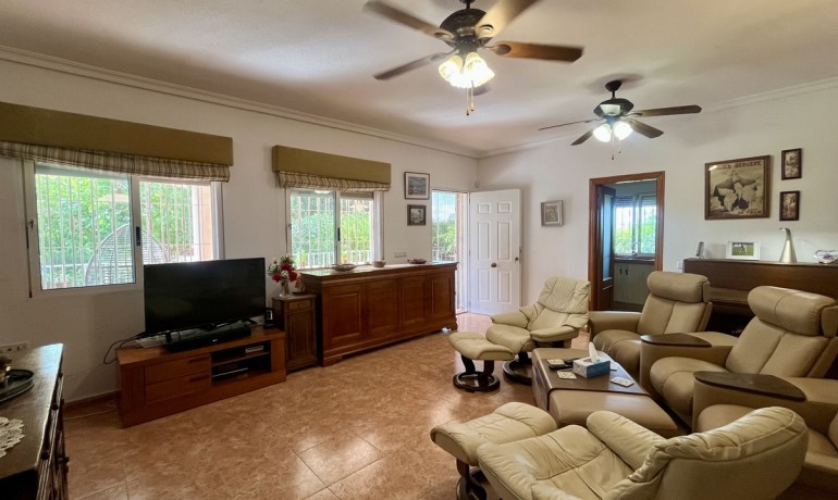 Sale - Villa -
Orihuela* - Orihuela