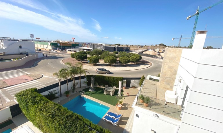 Herverkoop - Villa -
Cuidad Quesada* - Doña Pepa