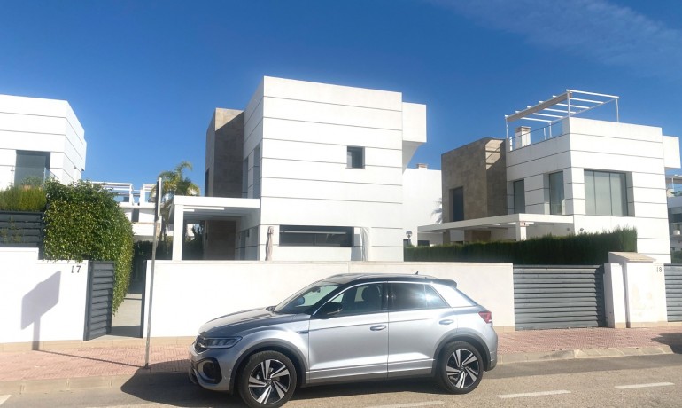 Herverkoop - Villa -
Cuidad Quesada* - Doña Pepa