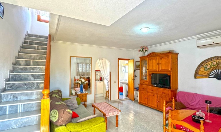 Venta - Apartamento / piso -
Torrevieja