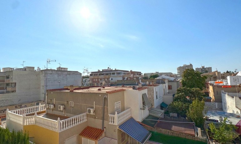 Venta - Apartamento / piso -
Torrevieja