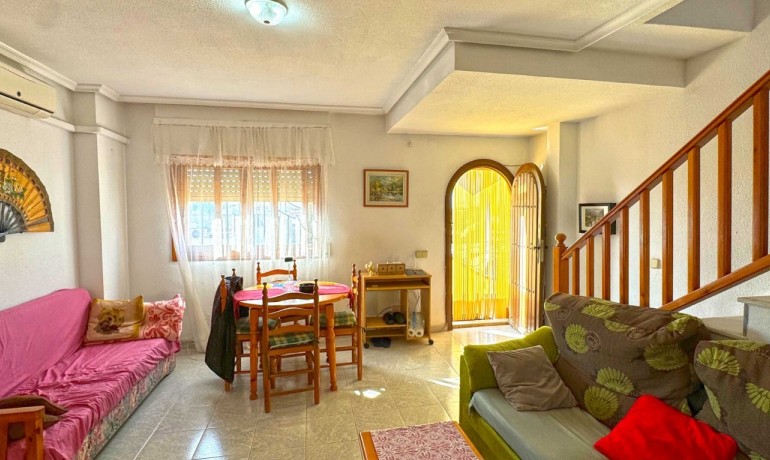 Venta - Apartamento / piso -
Torrevieja