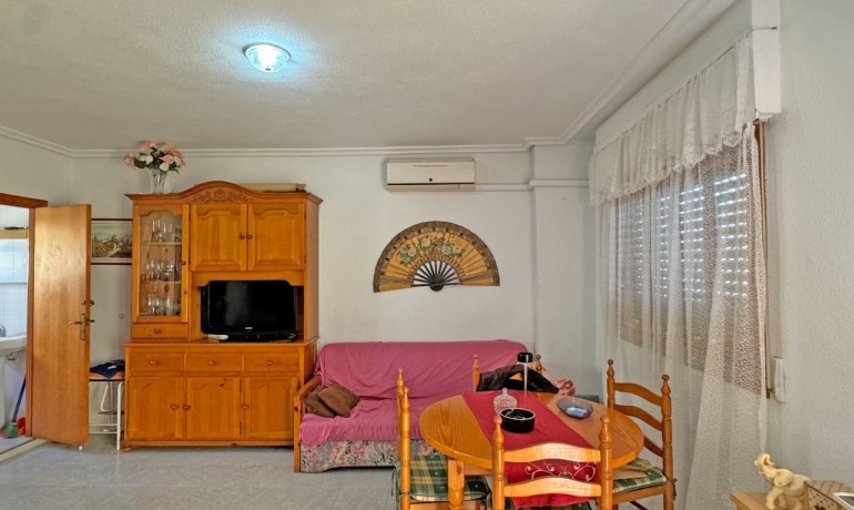 Venta - Apartamento / piso -
Torrevieja