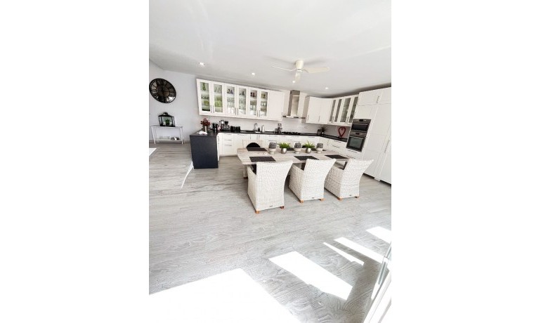 Herverkoop - Villa -
Cuidad Quesada* - Central Quesada