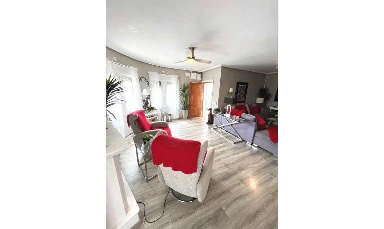 Herverkoop - Villa -
Cuidad Quesada* - Central Quesada