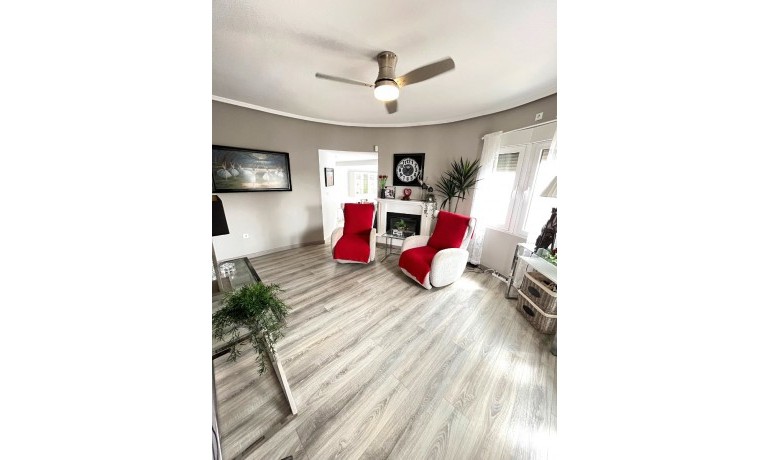 Herverkoop - Villa -
Cuidad Quesada* - Central Quesada