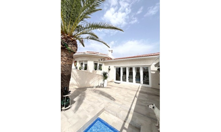 Herverkoop - Villa -
Cuidad Quesada* - Central Quesada