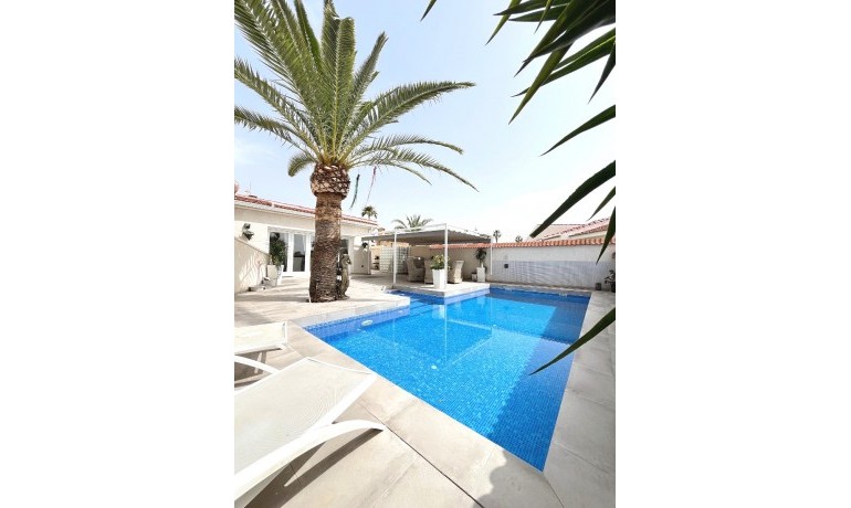 Herverkoop - Villa -
Cuidad Quesada* - Central Quesada