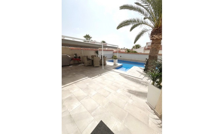 Herverkoop - Villa -
Cuidad Quesada* - Central Quesada