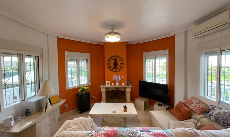 Herverkoop - Villa -
Bigastro