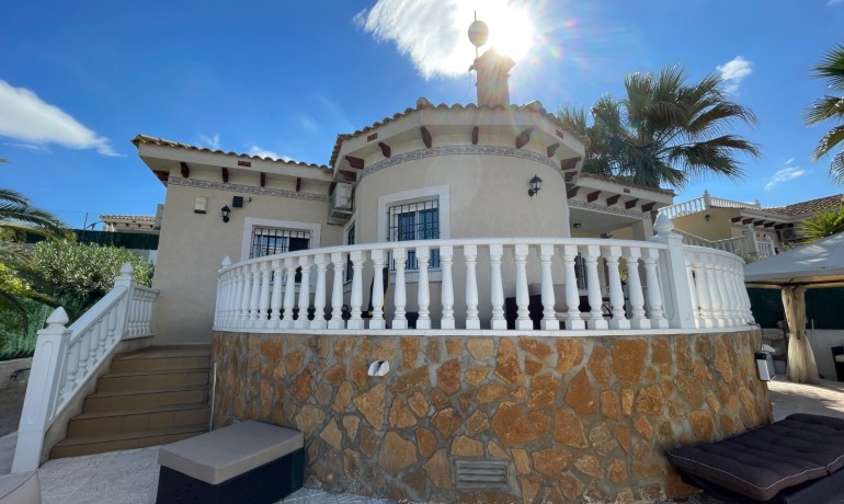 Herverkoop - Villa -
Bigastro