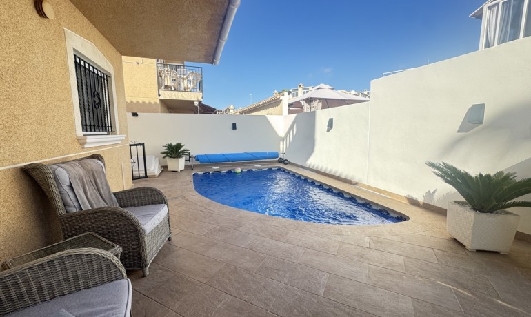 Herverkoop - Villa -
Villamartin