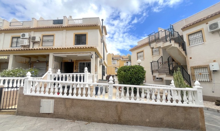 Venta - Casa -
Algorfa