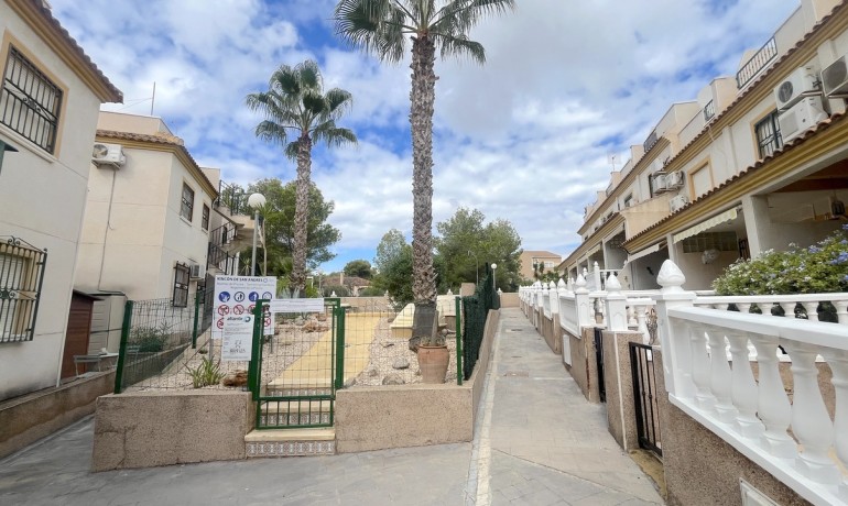 Venta - Casa -
Algorfa