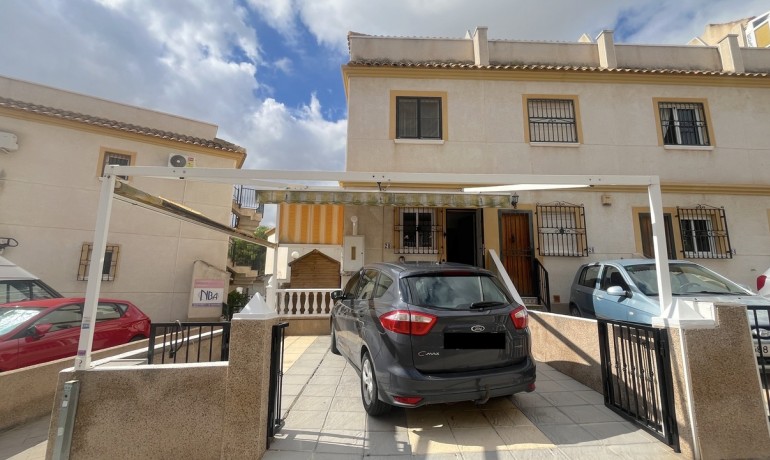 Venta - Casa -
Algorfa