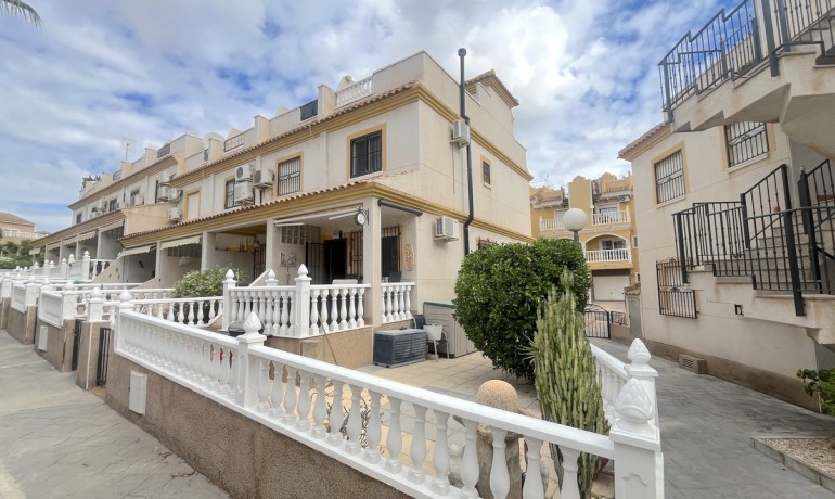Venta - Casa -
Algorfa