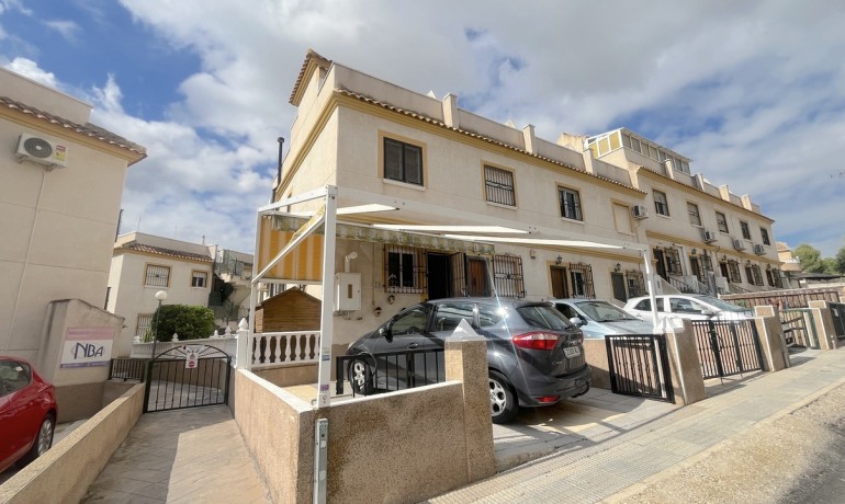 Venta - Casa -
Algorfa