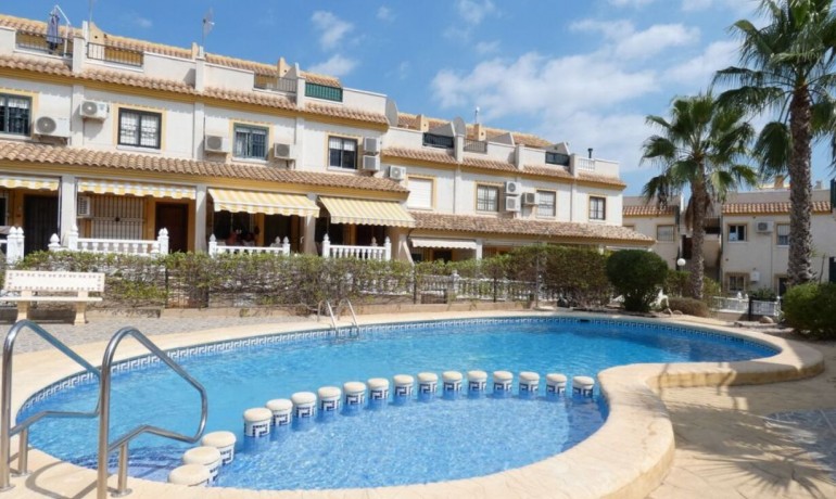 Venta - Casa -
Algorfa